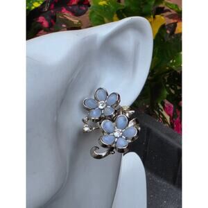VTG CORO Light Blue Lucite & Clear Crystal Silver Tone Flower Screw Earrings